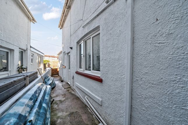 21 Garfield Road, Paignton Devon, Devon photo 4