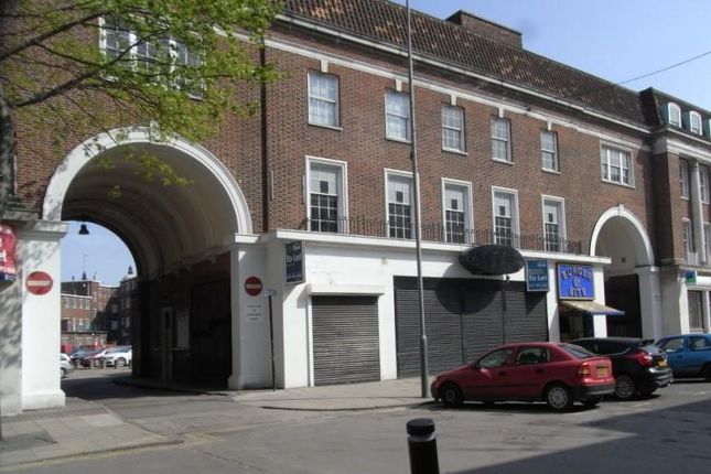Thumbnail Commercial property to let in Queens House Inner Car Park, Chapel Street, Hull
