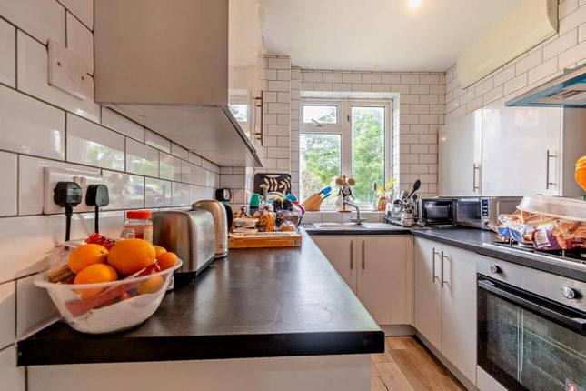 39, Tolcarne Drive, Pinner photo 4