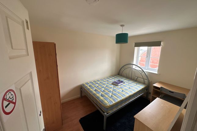 Thumbnail Room to rent in Potterswood, Kingswood, Bristol