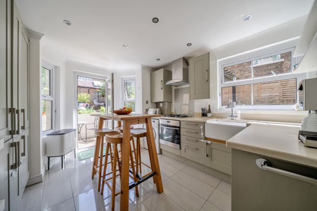 Flat A, 22, Thurlow Hill, London photo 4