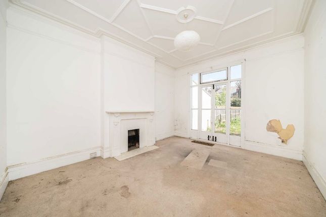 7, Streathbourne Road, London photo 4