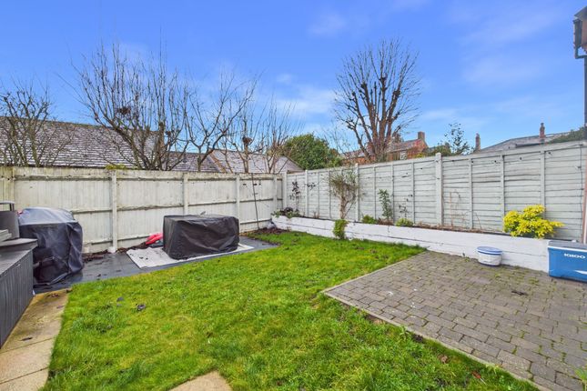 8b Pomfret Road, Towcester photo 2