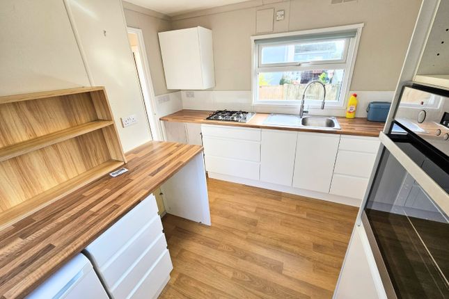 36 Hockley Park, Lower Road, Essex photo 2