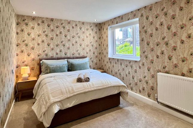 39, Weetwood House Court, West Yorkshire photo 3