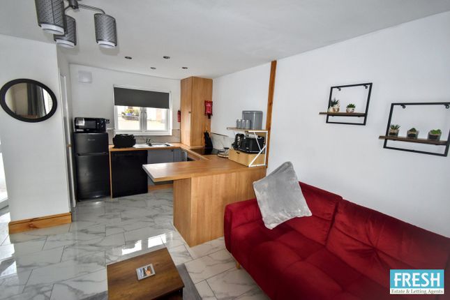 3, Clovelly Place, Swansea photo 4