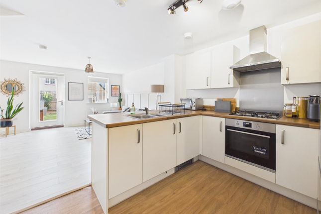 6, Annatto Close, Gloucester photo 2