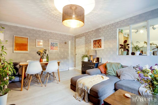 Flat A, 24, Mount View Road, Stroud Green, London photo 4
