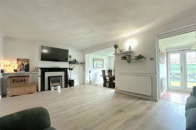 38, Sandhurst Lane, Camberley photo 3