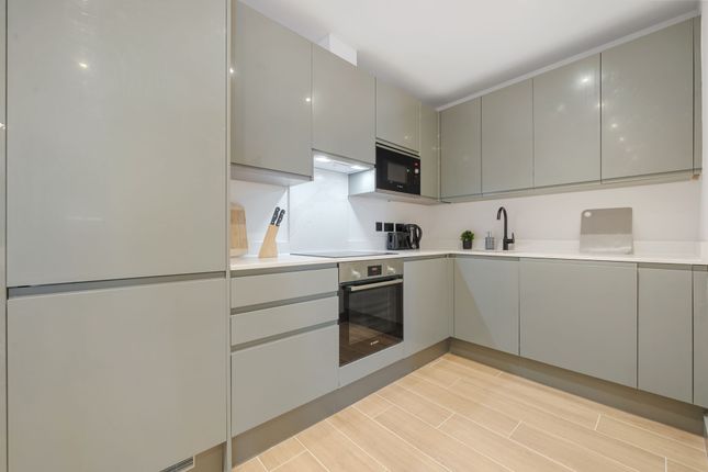 Flat 42, Avenir Court (2 BED), Ballards Lane, London, London photo 4