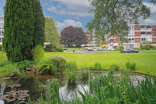 Thumbnail Flat for sale in Chelmscote Road, Solihull