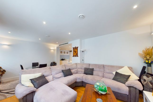 Flat for sale in Market Square, Horsham