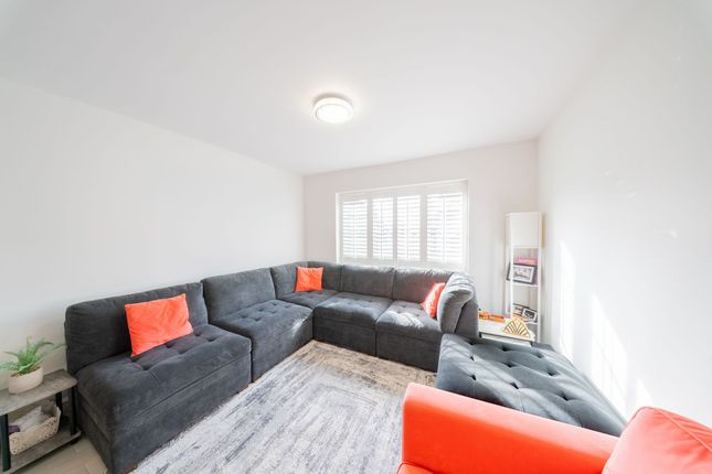 2 Rivershill Gardens, Altrincham photo 4