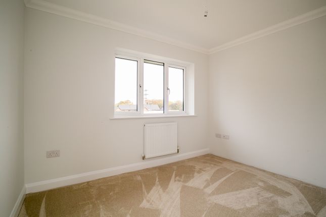18, Skylark Rise, Lowestoft photo 4