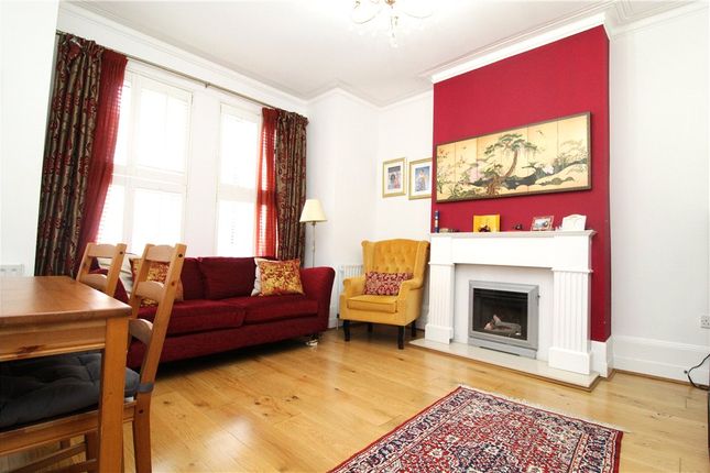 Flat to rent in Hathaway Road, Croydon