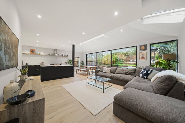27, Spenser Avenue, Surrey photo 5