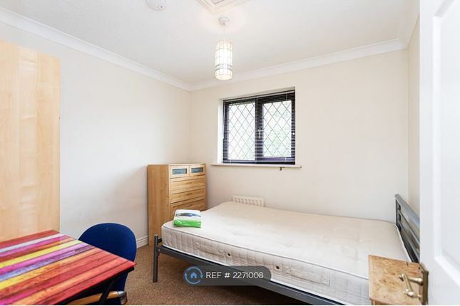 Bedroom Mainhouse