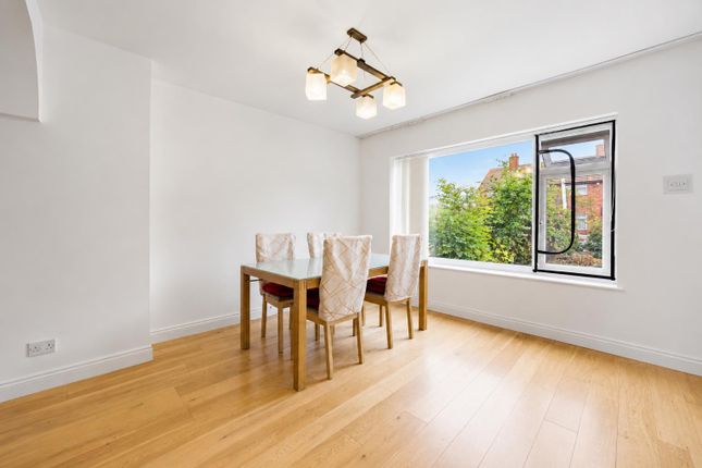 9, Scott Close, West Drayton photo 4