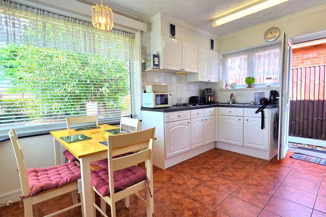181, Lowestoft Road, Gorleston photo 2