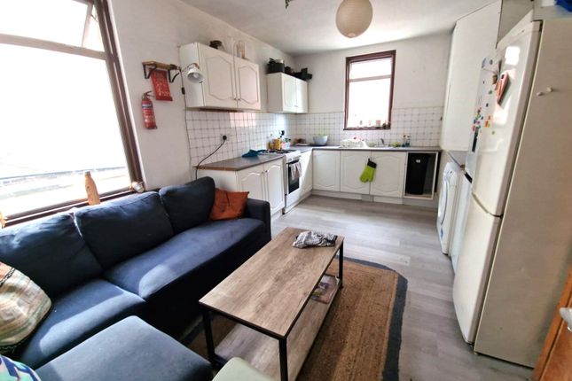 4 St. Helens Gardens, London photo 4