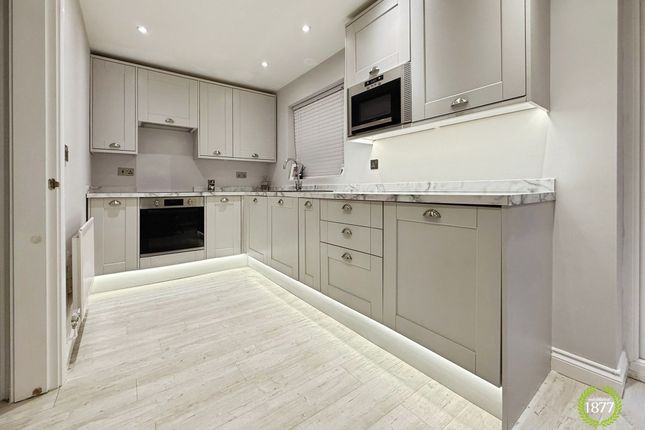 15 Kingsley Close, Blackburn photo 4