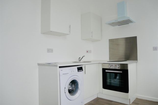 Flat to rent in Clarendon Road, Urmston, Manchester