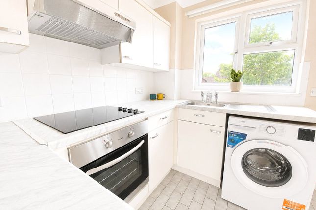 15, St Peters Gardens, Farnham photo 4