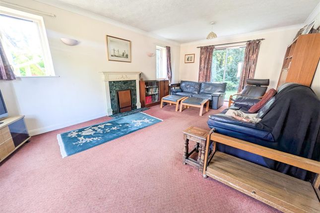 14, Calvert Close, Uckfield photo 2