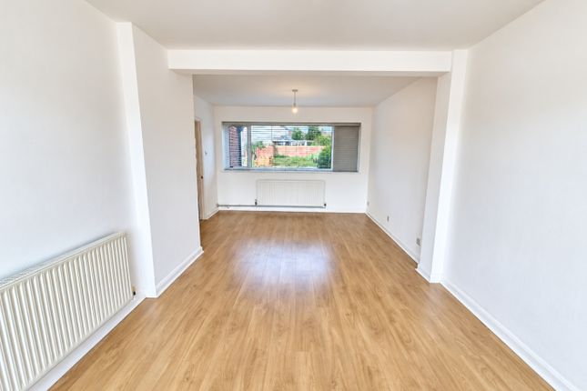 15 Chestnut Path, Canewdon, Essex photo 4