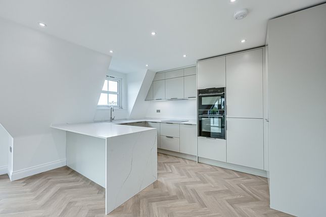 Flat Flat 8, The Warren, Hall Crescent, Benfleet photo 3