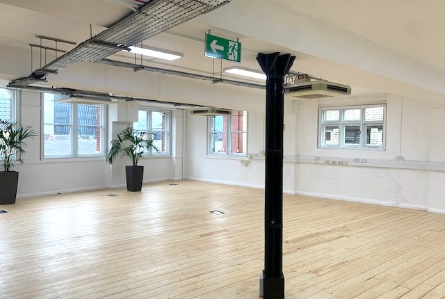 Office to let in City Road, London
