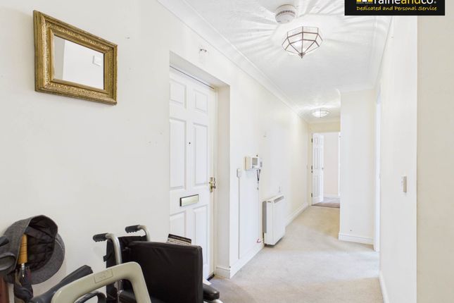 42, Potters Court, Potters Bar photo 2
