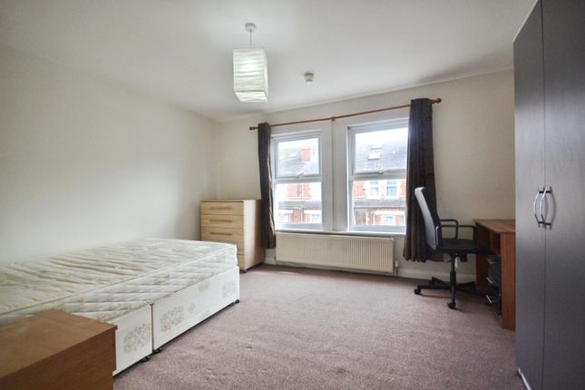 45, Grange Avenue, Reading photo 4