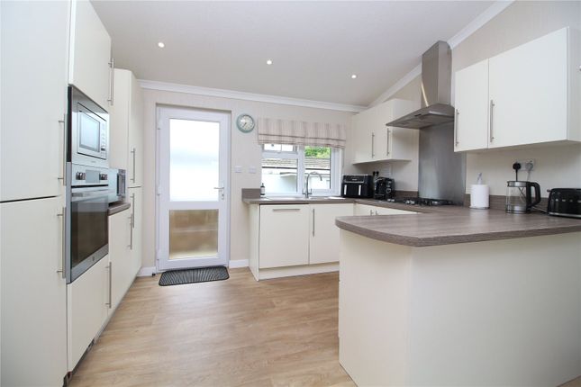 35, Woodlands Park, Hordle photo 2