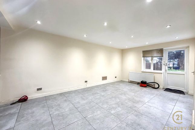 54, The Crossways, HOUNSLOW photo 3