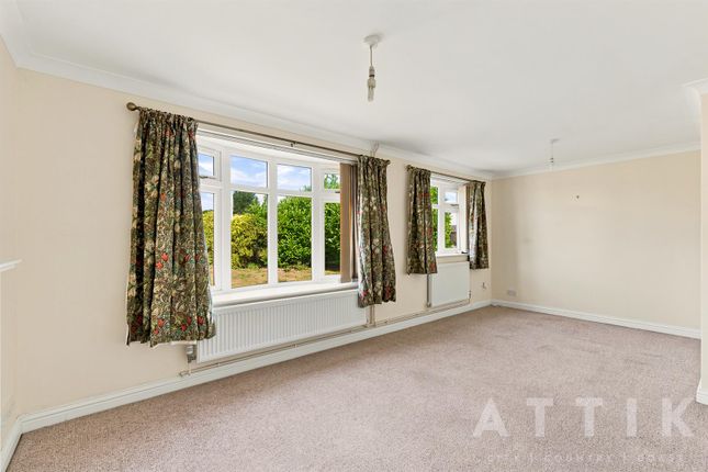 44, Barons Close, Halesworth photo 2