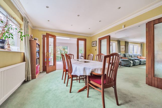 34H, Oakleigh Park South, Oakleigh Park photo 3