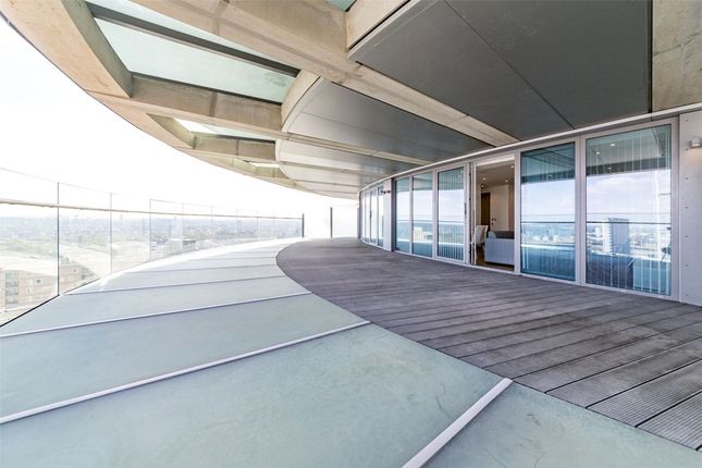 Apartment 1709, Arena Tower, 25, Crossharbour Plaza, London photo 3