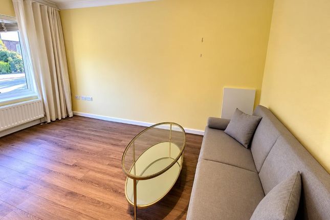 Cygnet Close, Orpington photo 3