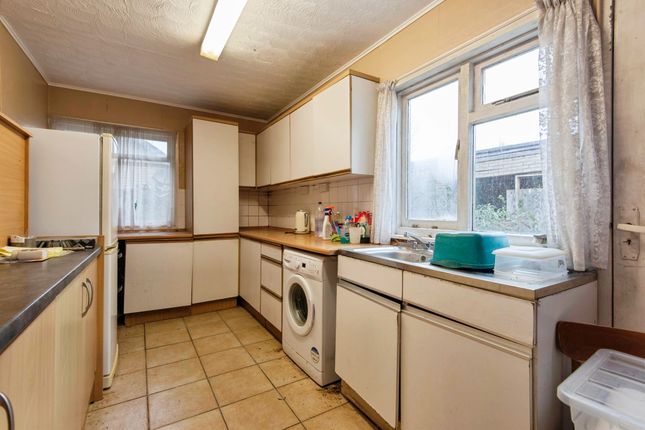 30, Barrington Road, Royston photo 2