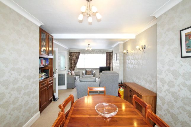40 Portman Drive, Woodford Green photo 2