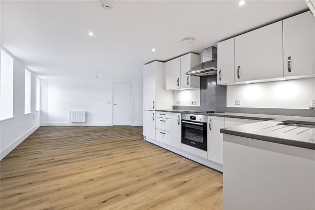 Thumbnail Flat for sale in 2 The Courtyard, 8A Carlton Crescent, Southampton