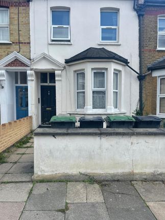 Thumbnail Flat to rent in Selborne Road, Wood Green London
