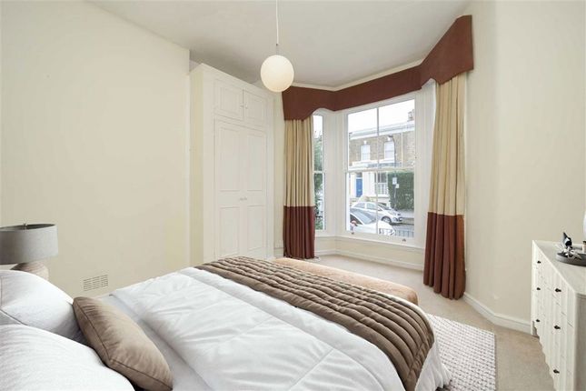 Raised Ground Floor, 24, Brackenbury Road, London photo 3