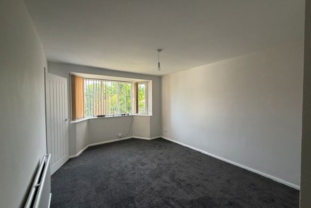 65, Springway Crescent, Grimsby photo 2