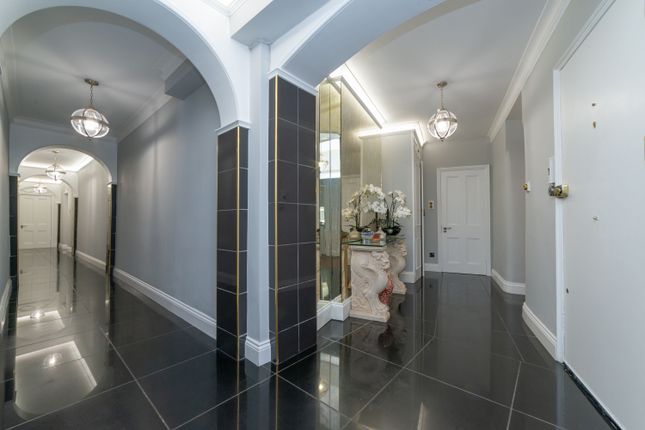 Flat to rent in Leinster Mansions, Langland Gardens, London