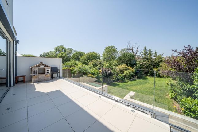 31, Tycehurst Hill, Loughton photo 3