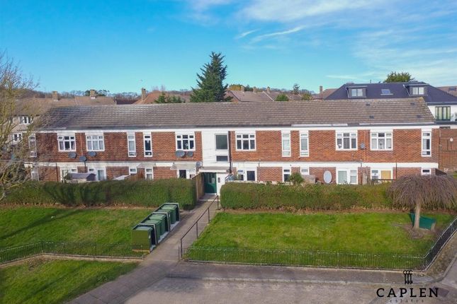 Thumbnail Flat for sale in Lowe Close, Chigwell