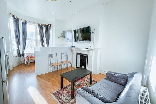 Thumbnail Flat to rent in Claremont Road, Cricklewood, London