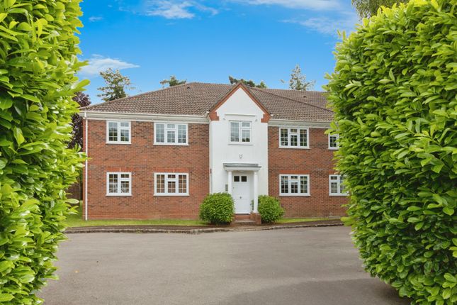 Thumbnail Flat for sale in Alsford Close, Lightwater, Surrey